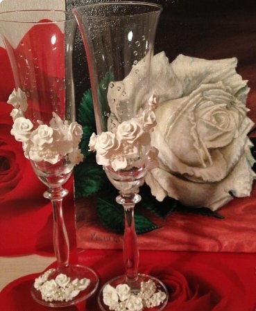 DIY-Wedding-Cups-with-Polymer-Clay-Roses-01